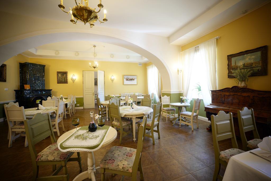 Hôtel Bistrampolis Manor à Kučiai Extérieur photo